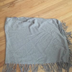 Poncho, light grey, comfy!