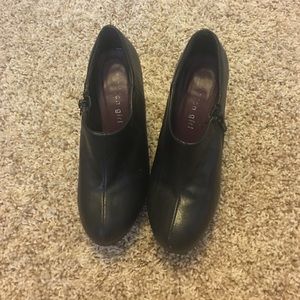 Super cute hardly worn booties!!