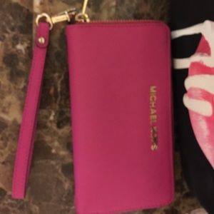 Michael kors pink wallet obo