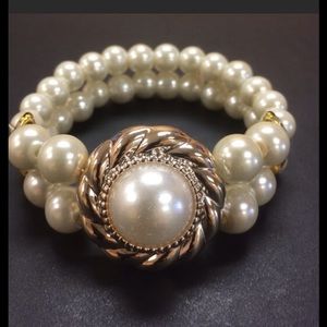 Oval 2 Stranded White Pearl Stretch Bracelet.
