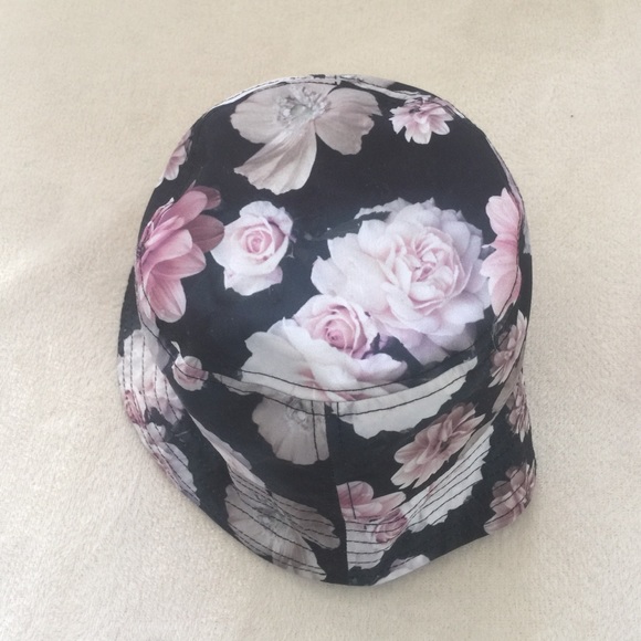 Bucket hat