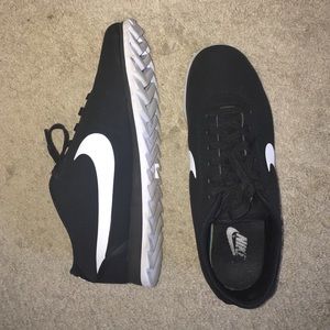 Nike Cortez * LIKE NEW