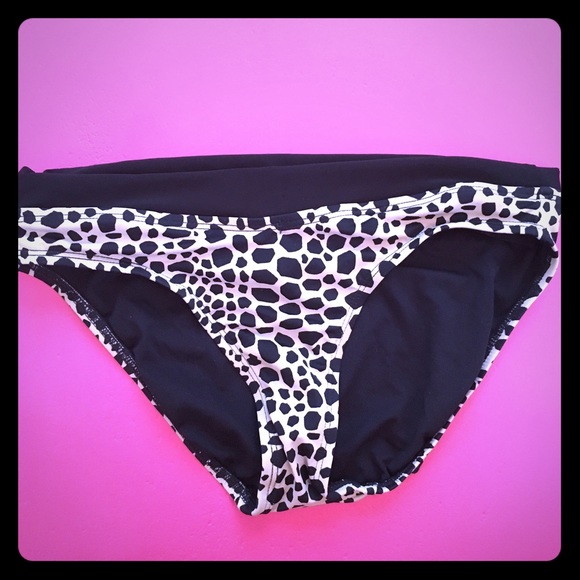 NEW Designer Robin Piccone Bikini Bottom Medium