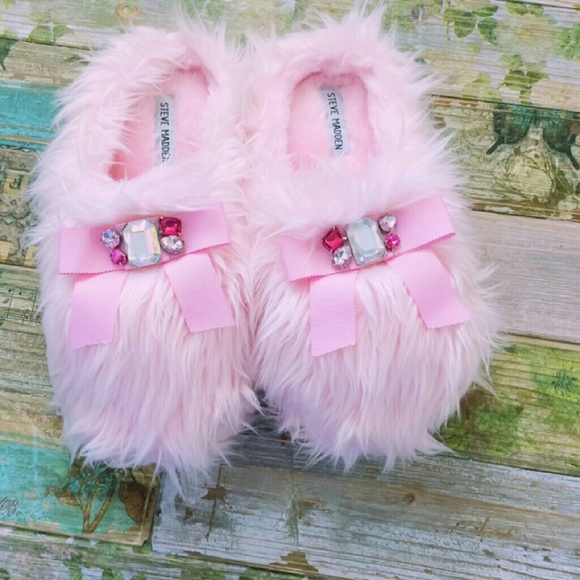 Steve Madden Shoes - STEVE MADDEN Slip On Pink Fuzzy Slippers