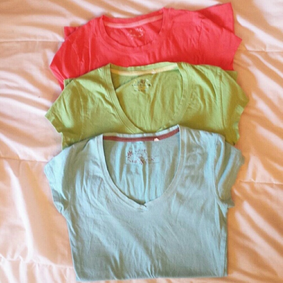 Bundle of basic tees - Picture 2 of 3