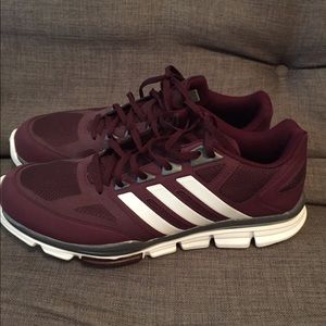 Adidas maroon tennis shoe