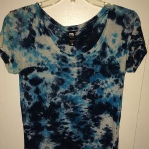 Blue tye dye scoop short sleeve shirt