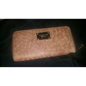 Michael kors wallet