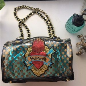 Betseyville round purse!