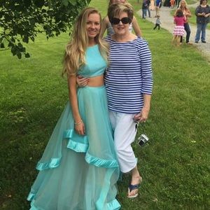 ❌SOLD❌ 2 piece prom dress😍 NOT SHERRI HILL