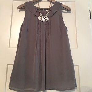 Gray Loft flowy sleeveless zip up back shirt