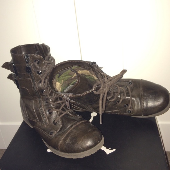 Brown combat boots - Picture 1 of 3