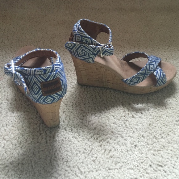 Toms wedge sandals