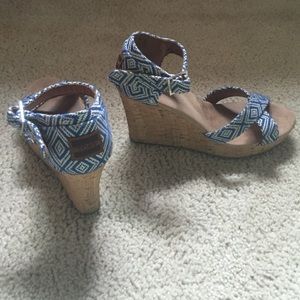 Toms wedge sandals
