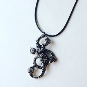 Snake Pendant Necklace! NWOT!