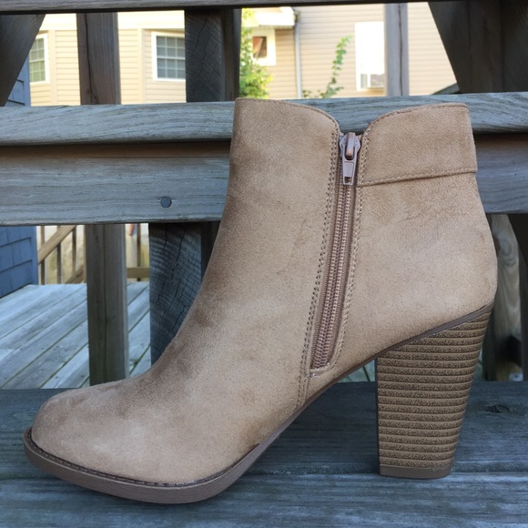 ‼️SOLD OUT‼️•Fringe Ankle Booties• - Picture 2 of 4