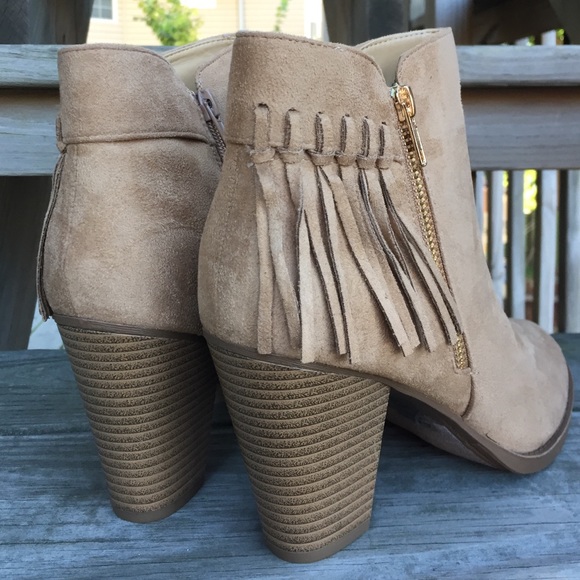 ‼️SOLD OUT‼️•Fringe Ankle Booties• - Picture 3 of 4