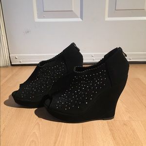 Fancy black with stones wedges