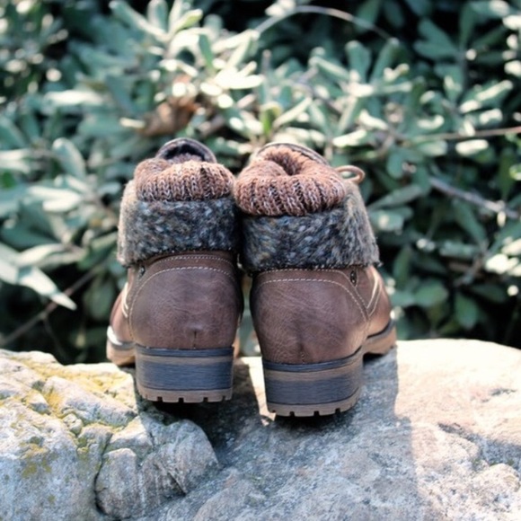 Size 5.5 Sweater Boots - Picture 2 of 4