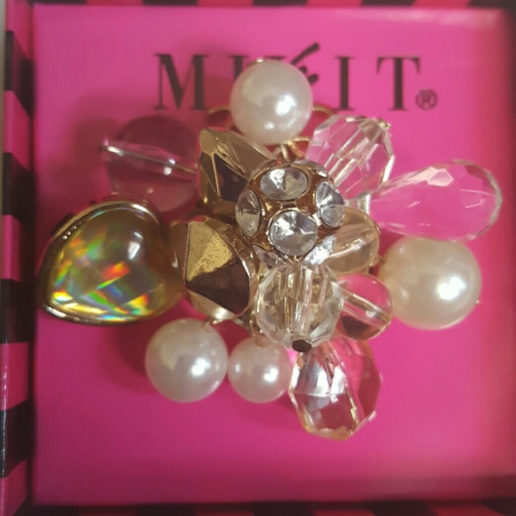 Stretch Rings in Crystal and Rhinestone - Picture 3 of 4