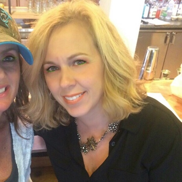 Meet your Posher, Linda