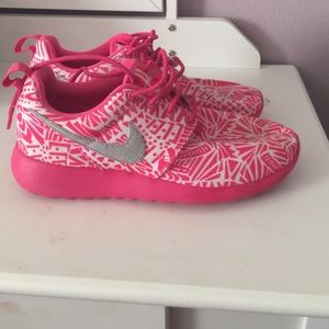 Pink Nike Roshe shoes!