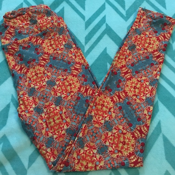 One size Lularoe leggings.