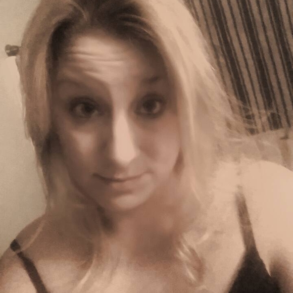 Meet your Posher, Angie - Picture 1 of 1