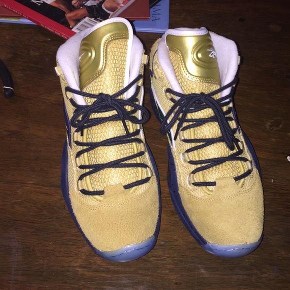 reebok question men's shoes