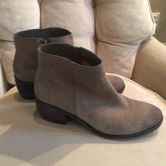Naturalizer comfort suede boots 10.5 taupe gray