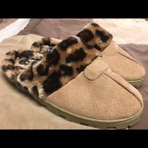 House shoes/Slippers