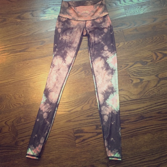 Teeki tights with feather print legs