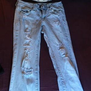 American eagle light was distressed skinny jeans
