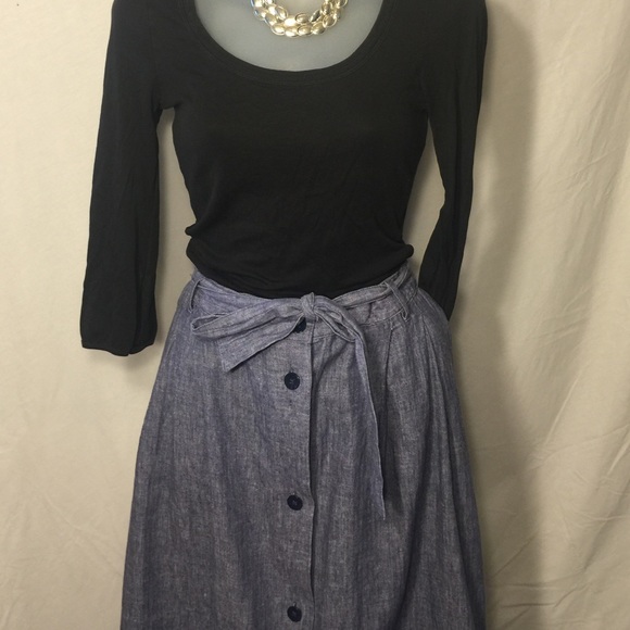 Old Navy Dresses & Skirts - Chambray button from self tying Old Navy skirt