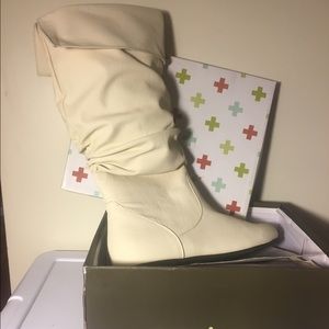 Size 10 Brand New - Ivory Kalisa Slouch Boots