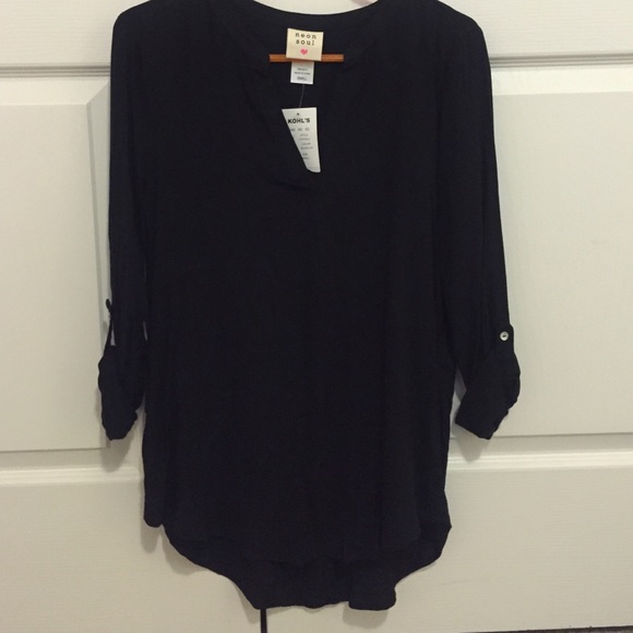 Quarter sleeve top. Brand new!