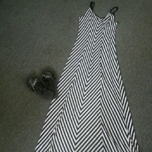 Chevron print Maxi dress. Super cute!