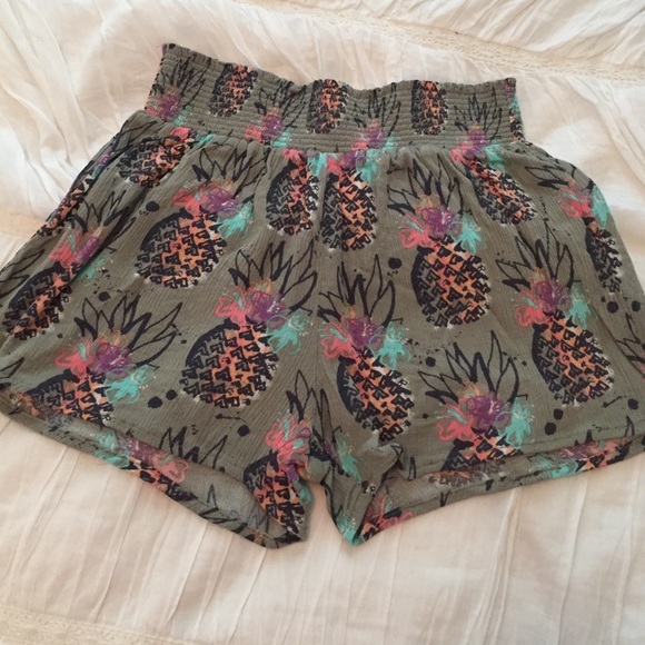 Flowy pineapple print shorts