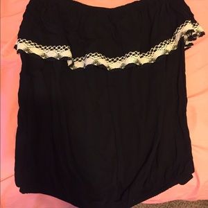 Black, ruffle strapless shirt