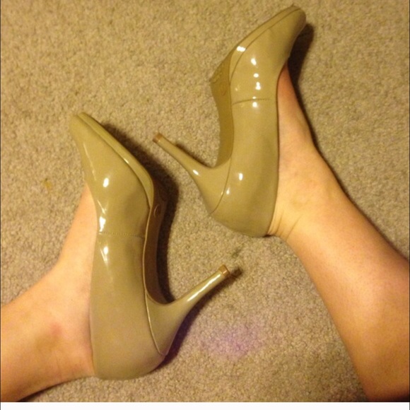 Clearance!!!! Nude pumps