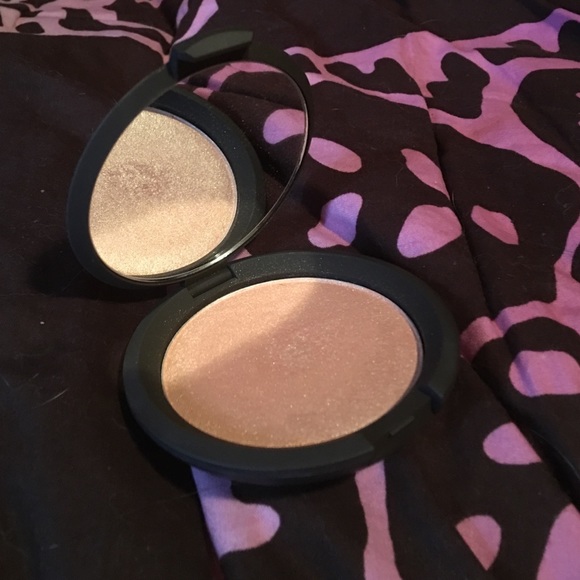BECCA Champagne Pop highlighter