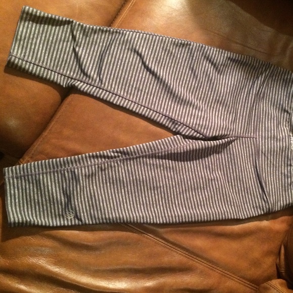-Striped athletic tight- cropped length-