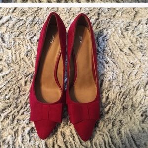 Red pumps on clearance