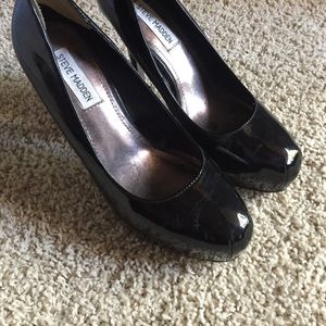 Steve Madden Black Patent Leather Pumps