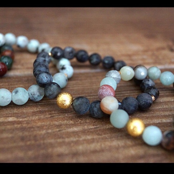 HP 💜 Faceted and Matte Gemstone bracelet. - Picture 2 of 5