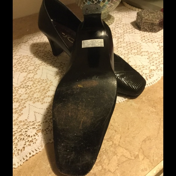 Basic Leather Black Pumps - image 3