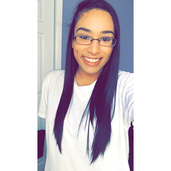 Meet your Posher, Lesly