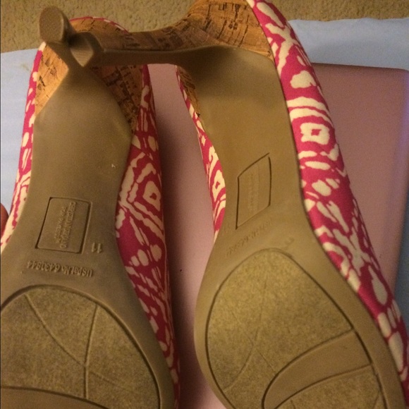 NEW! Peep toe Christian Siriano PINKBeige Pumps 11 - Picture 2 of 3