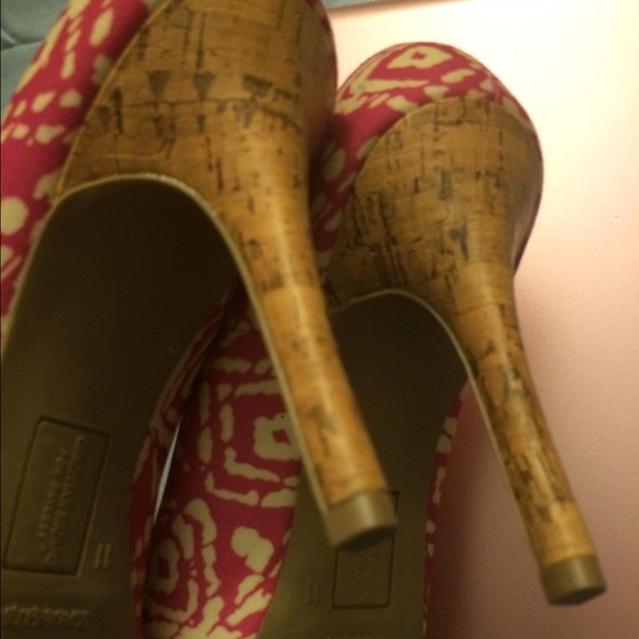 NEW! Peep toe Christian Siriano PINKBeige Pumps 11 - Picture 3 of 3