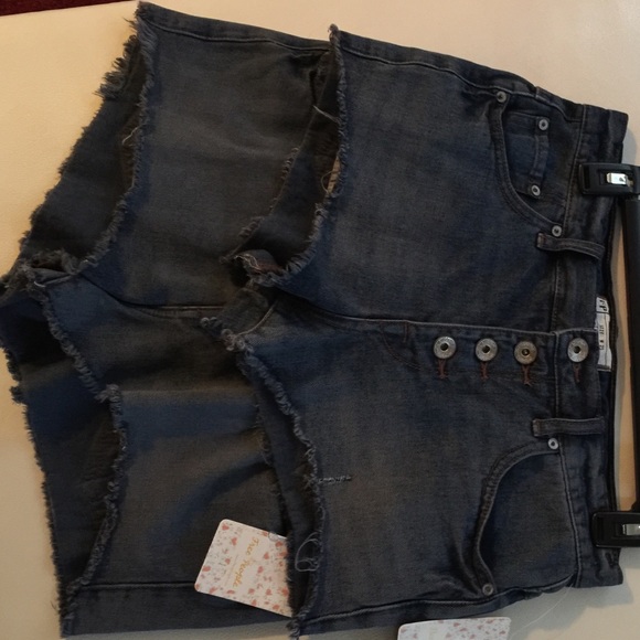 Free People Distressed Denim Shorts - Picture 4 of 4